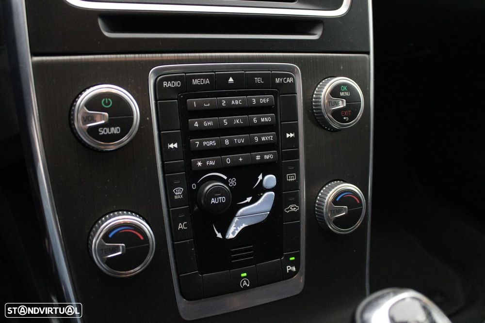 Volvo V60 2.0 D3 Momentum - 19