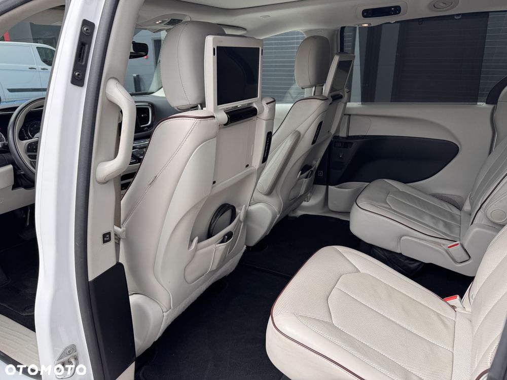 Chrysler Pacifica - 29