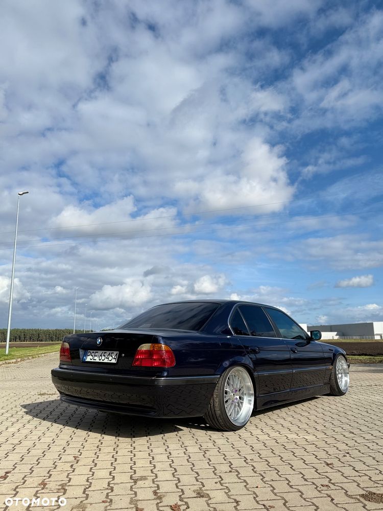 BMW Seria 7 740i - 4