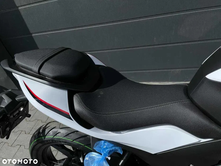 QJMOTOR SRK 125S - 8