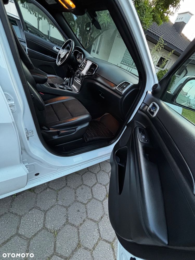 Jeep Grand Cherokee - 16