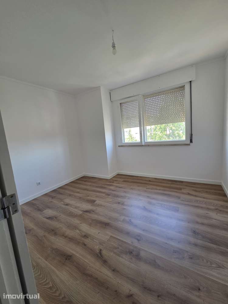 Apartamento T3 semi remodelado à venda - Queluz Monte Abraão - Grande imagem: 4/13