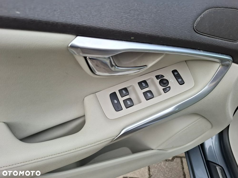 Volvo V40 D4 Geartronic You - 25