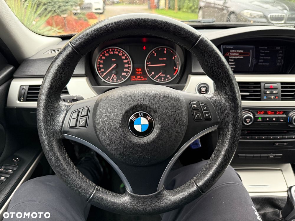 BMW Seria 3 320d Efficient Dynamics Edition - 33