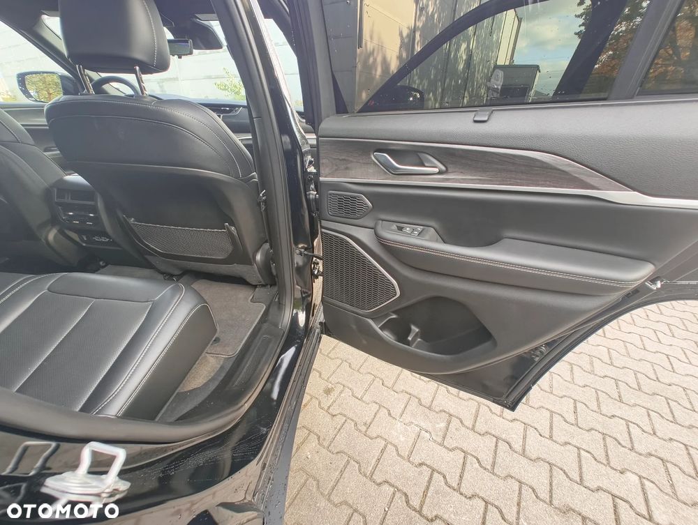 Jeep Grand Cherokee - 8