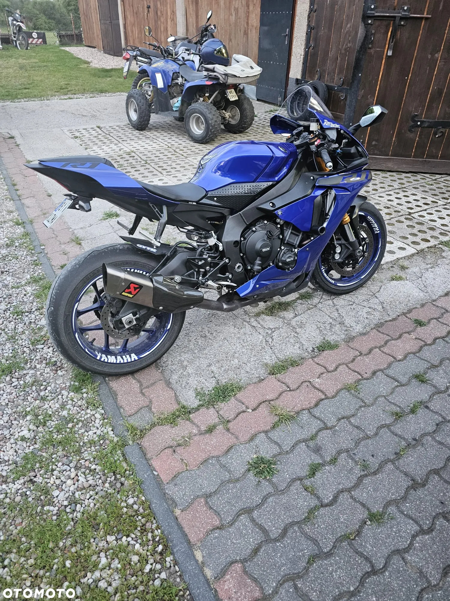 Yamaha R1 - 7