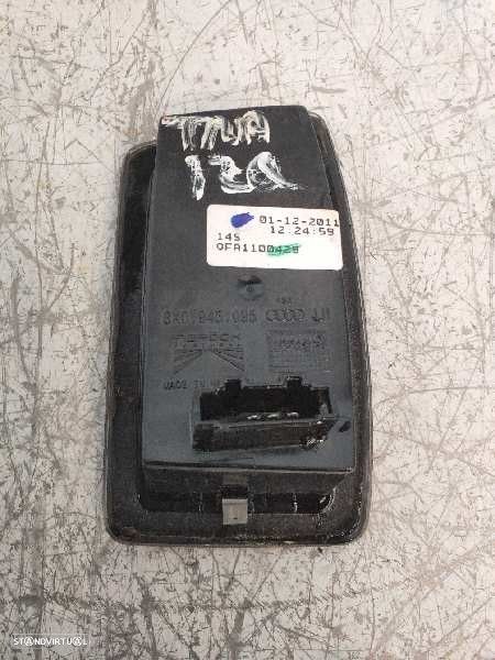 FAROLIM TRASEIRO ESQUERDO AUDI A1 2012 - 2