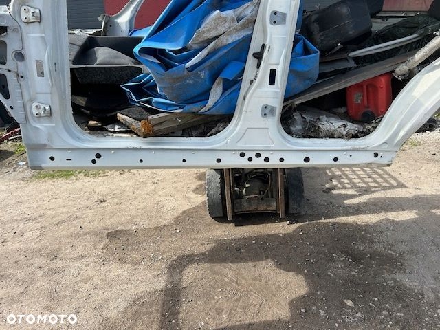 LAND ROVER DISCOVERT III IV próg słupek LEWY - 1