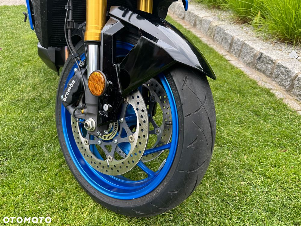 Suzuki GSX 1000 - 6