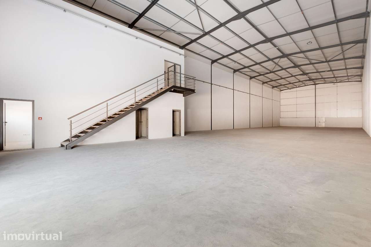 Armazém na zona industrial de Vandoma - Grande imagem: 4/33