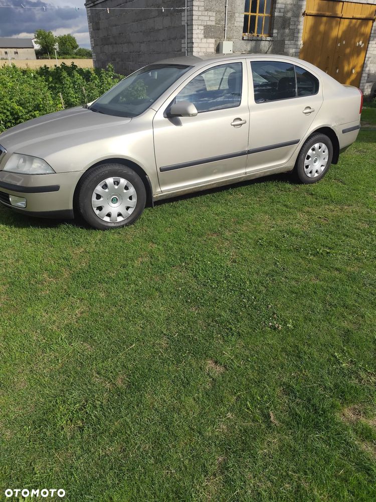 Skoda Octavia 1.6 Ambiente - 4