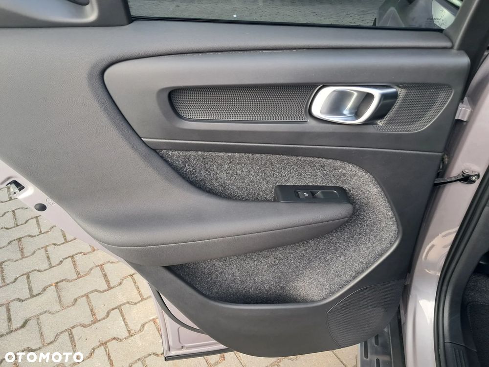 Volvo XC 40 B3 Plus Dark - 18