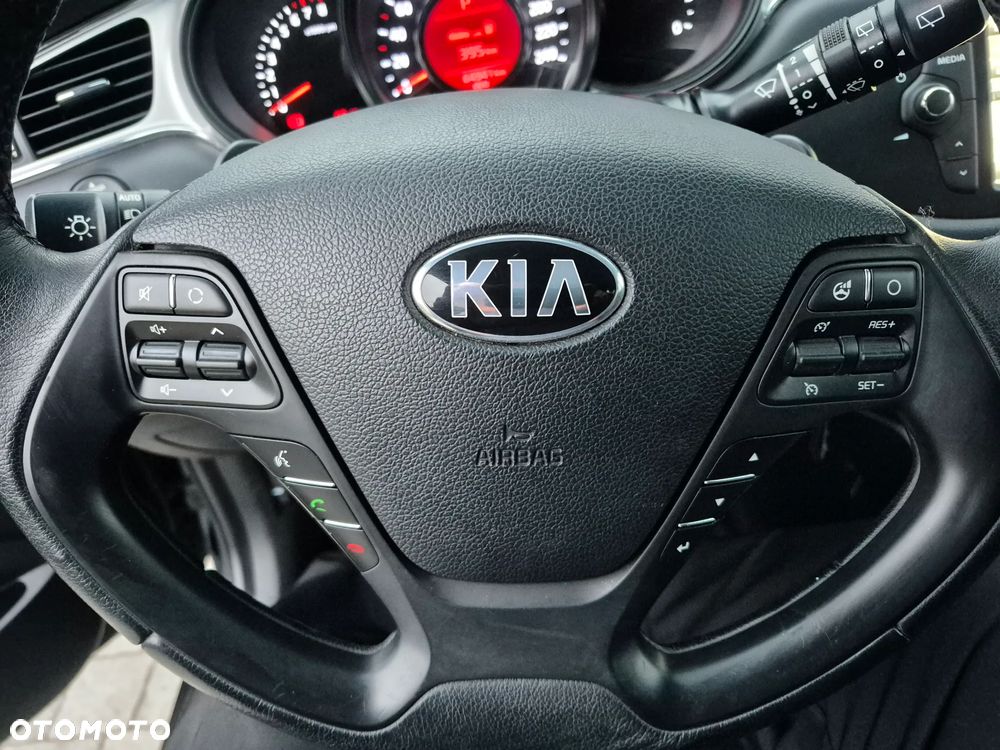 Kia Ceed 1.6 GDI Smart Plus DCT - 23