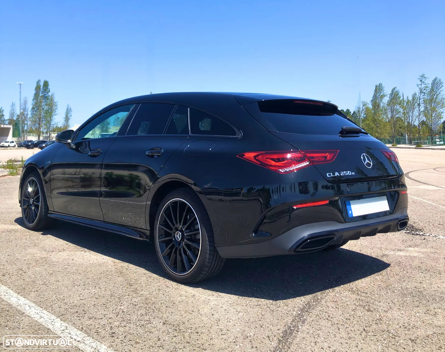 Mercedes-Benz CLA 250 e Shooting Brake AMG Line - 3