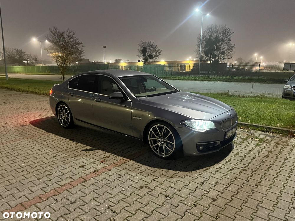 BMW Seria 5 520d xDrive - 12