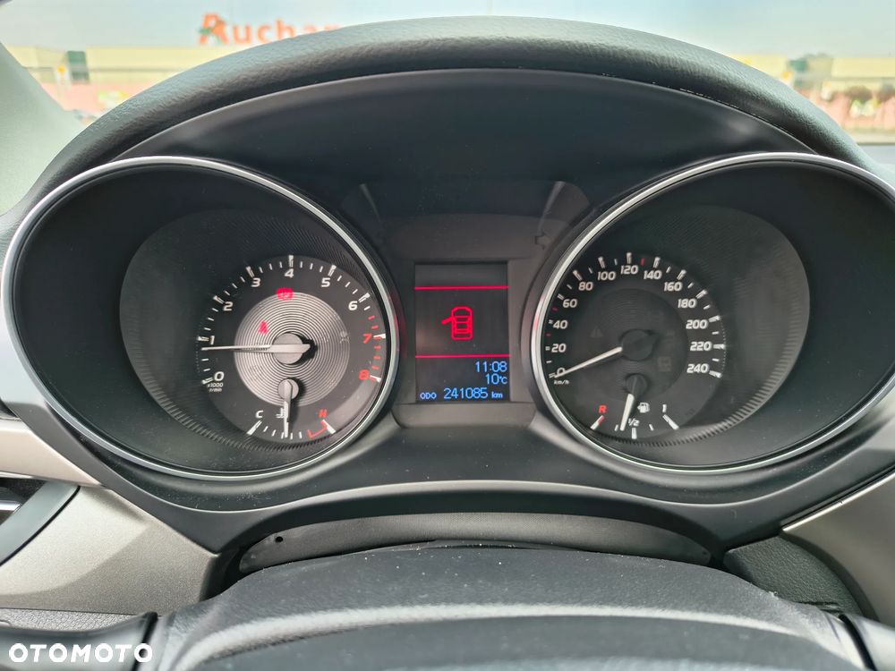 Toyota Avensis 1.8 Active - 12