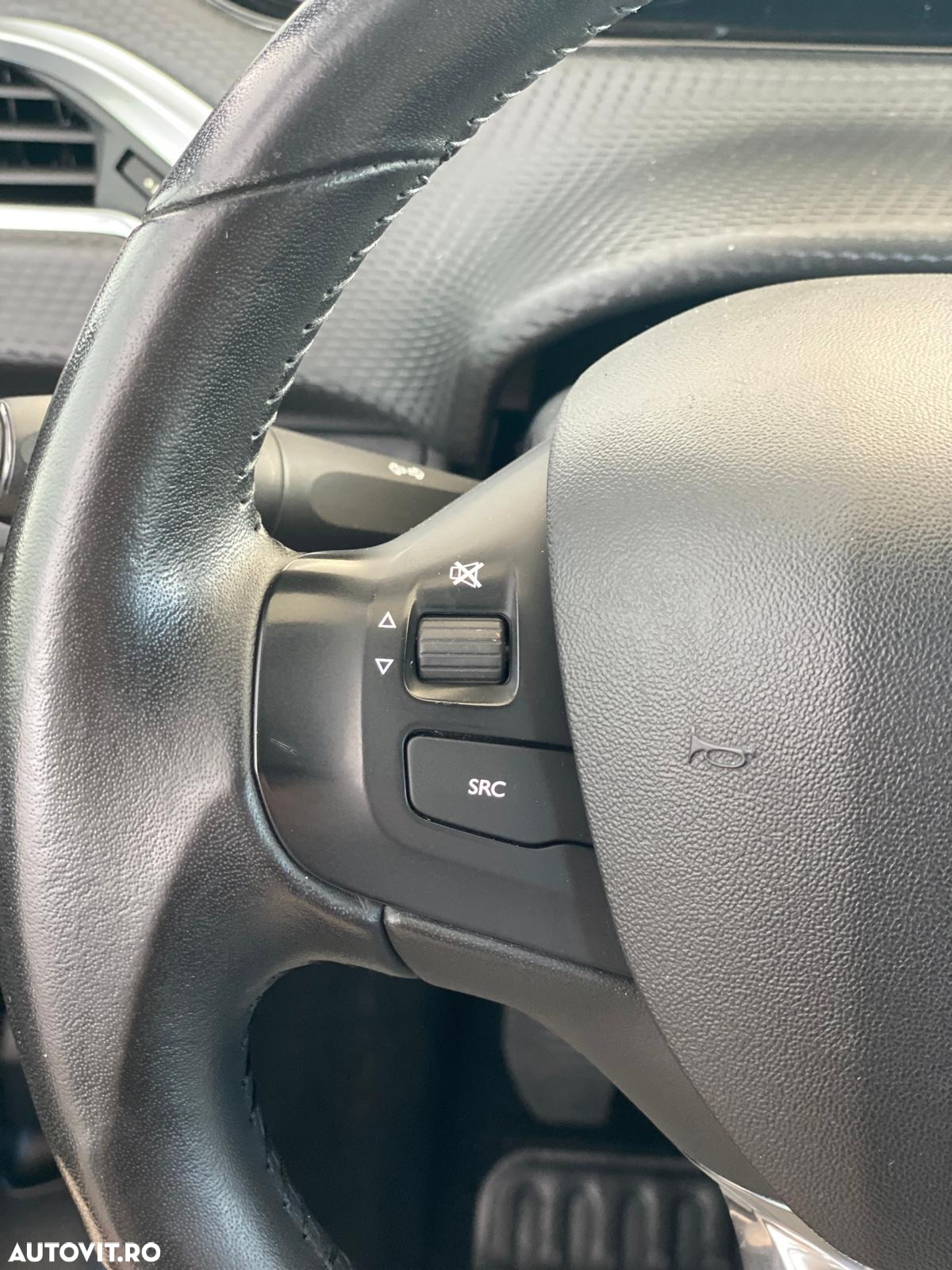 Peugeot 2008 1.2 PureTech Turbo Allure - 18