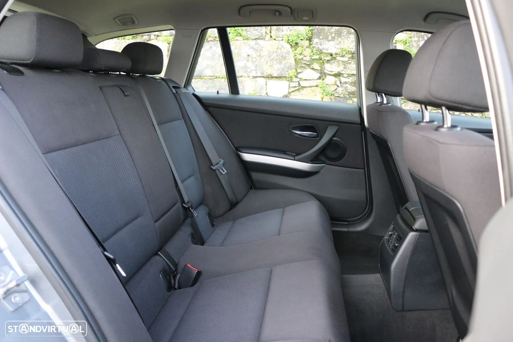 BMW 318 d Navigation Sport - 18