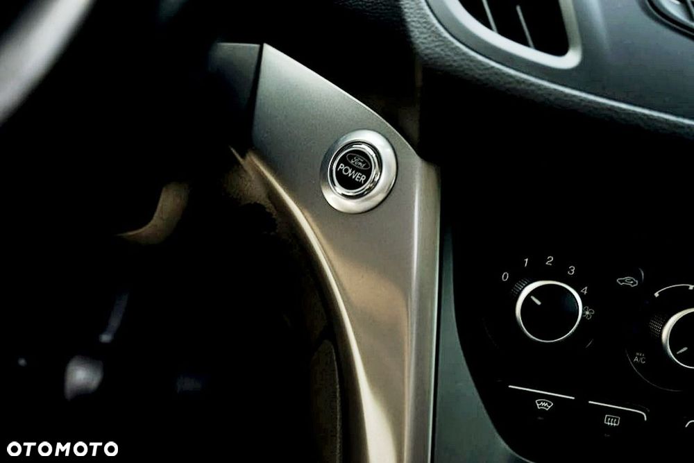 Ford Kuga - 23