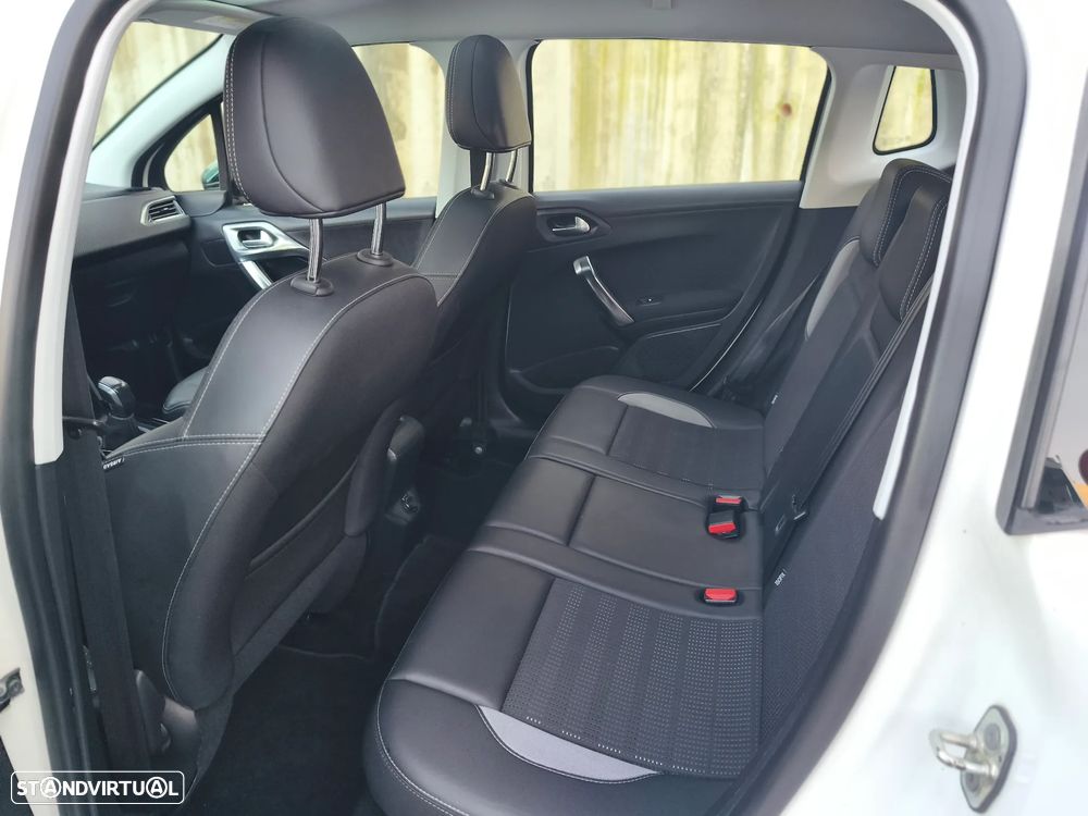 Peugeot 2008 1.2 PureTech Allure - 10