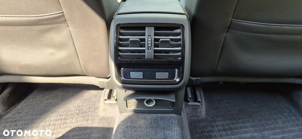 Volkswagen Passat - 34