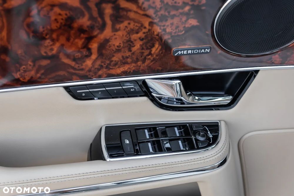 Jaguar XJ 3.0 V6 Kompressor AWD R-Sport - 17
