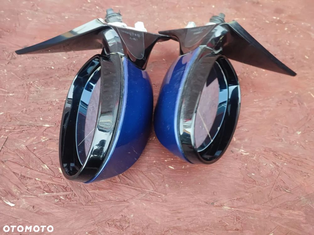 BMW E92 / E93. ORYGINALNE LUSTERKA M-PAKIET LEWE / PRAWE Z WERSJI SCHADOW-LINE, KOL. LE MANS BLAU METALIC 381. O NR: 7 176 168 / 7 176 167 OEM. W DOBRYM STANIE. WERSJA UK - 19