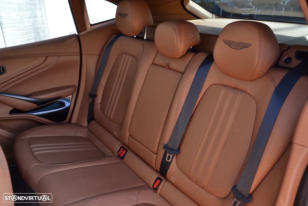 Aston Martin DBX 707 - 35