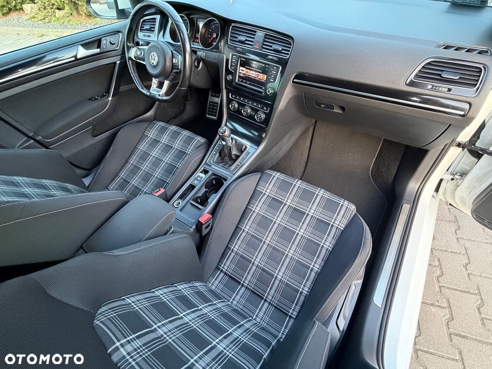 Volkswagen Golf - 19