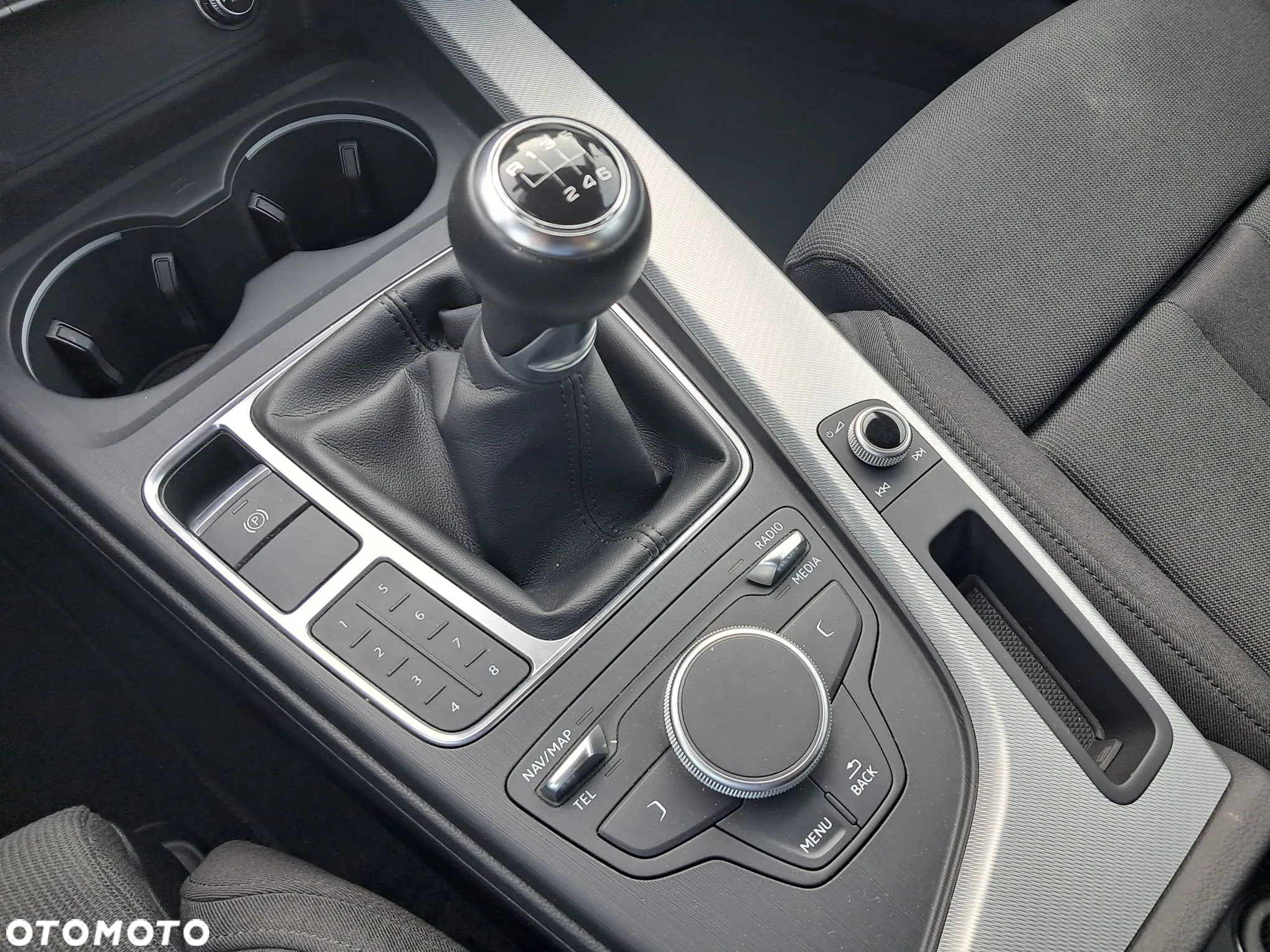 Audi A4 Avant 35 TFSI S line - 17