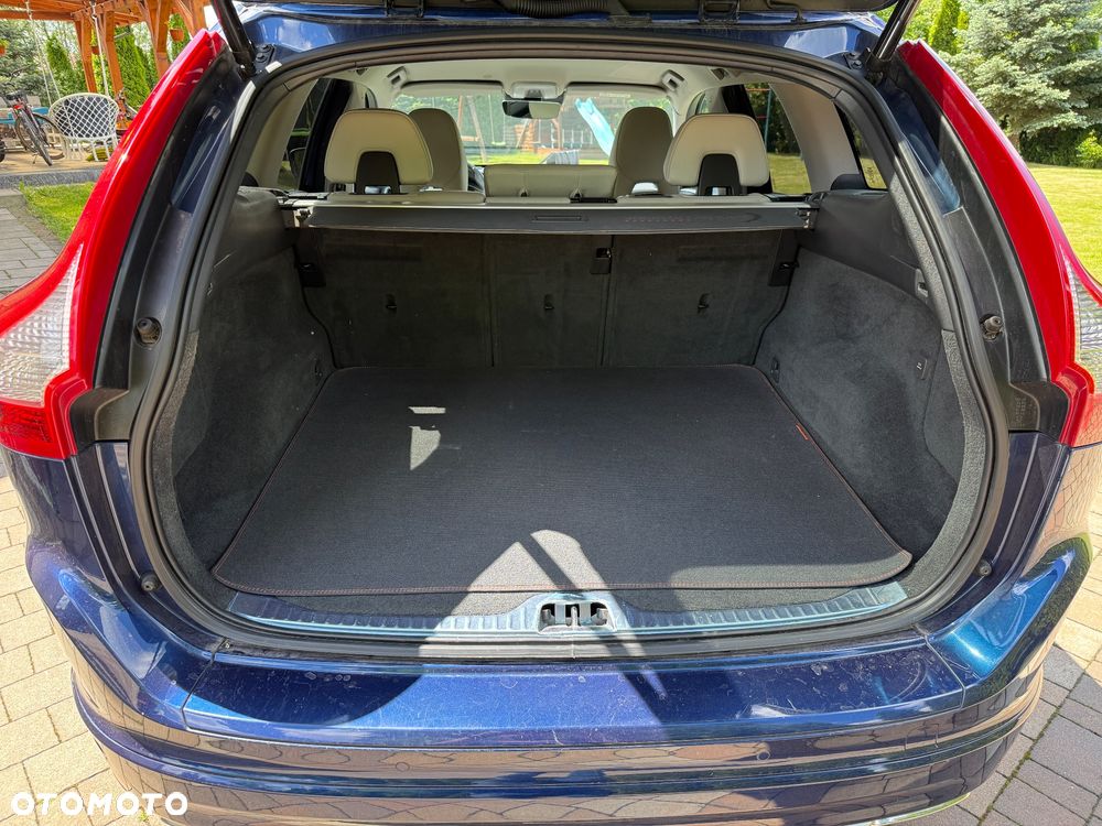 Volvo XC 60 D4 Drive-E Ocean Race - 8