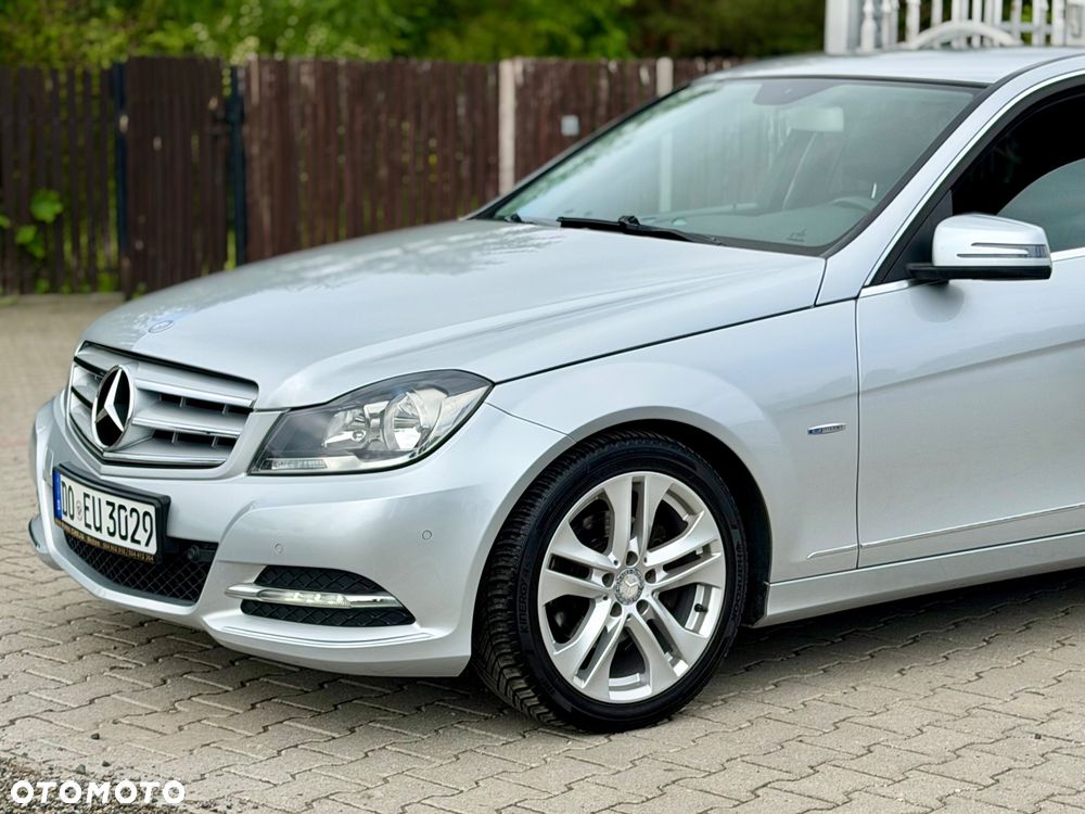Mercedes-Benz Klasa C 180 CGI Automatik BlueEFFICIENCY Avantgarde - 25
