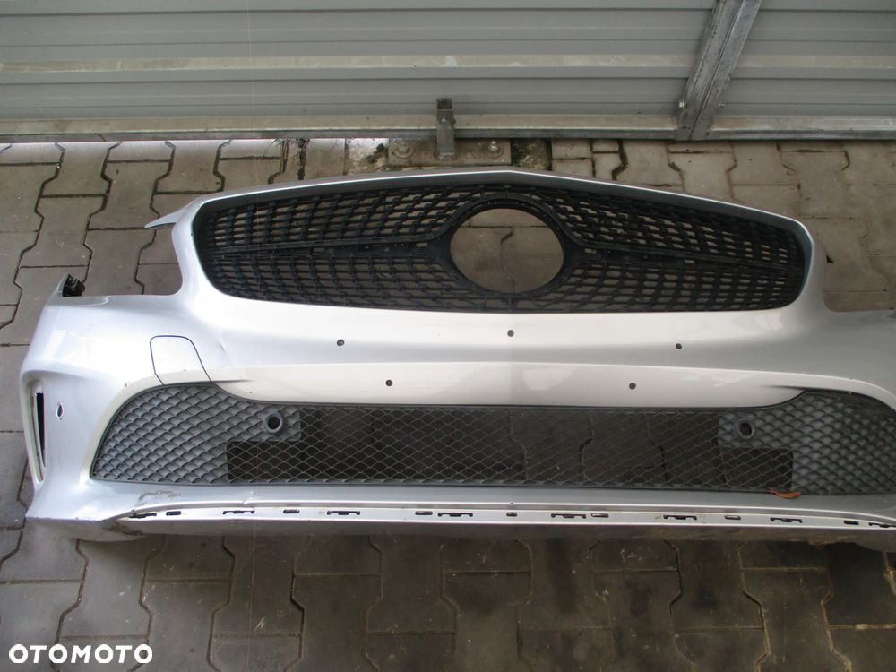 MERCEDES A KLASA W176 ZDERZAK PRZEDNI PRZÓD SREBRNY 6xPDC - 4