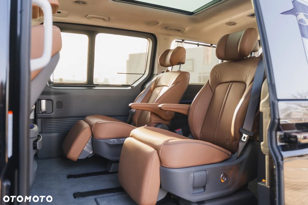 Hyundai Staria 1.6 T-GDI HEV Luxury - 16