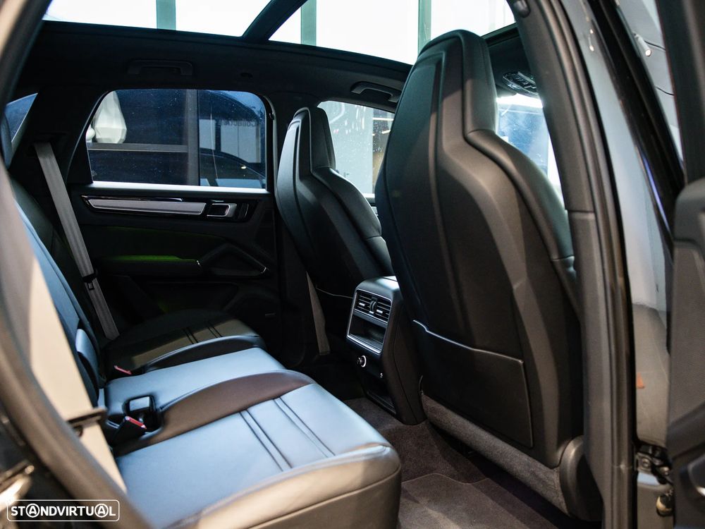 Porsche Cayenne E-Hybrid Platinum Edition - 41