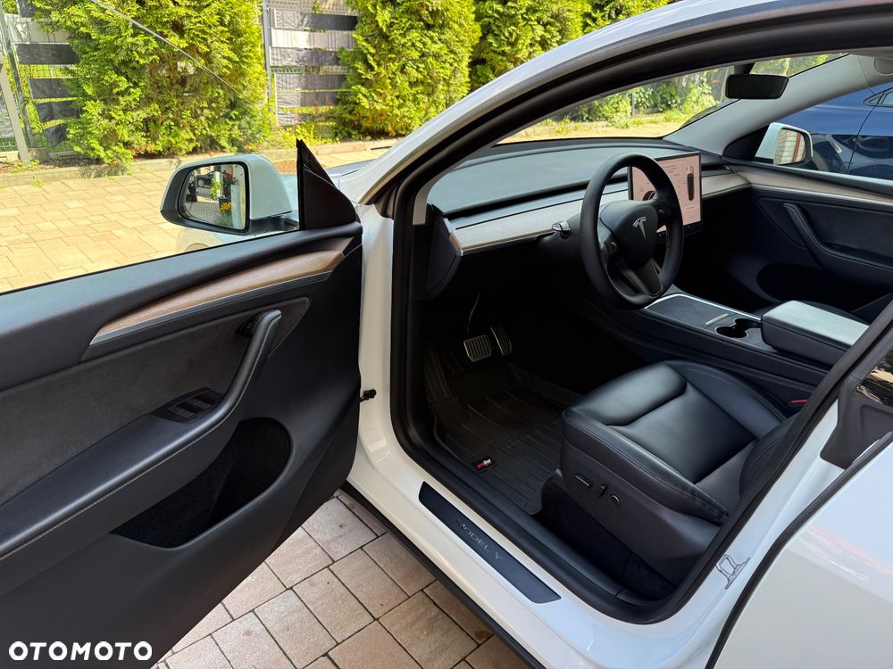 Tesla Model Y Long Range AWD - 7