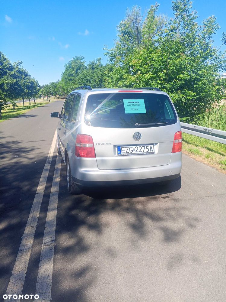 Volkswagen Touran - 8