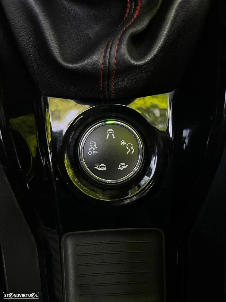 Peugeot 2008 1.2 PureTech GT Line - 32