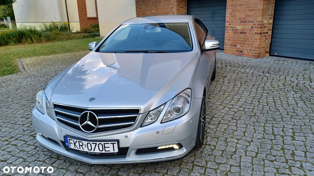 Mercedes-Benz Klasa E 200 CGI Coupe BlueEFFICIENCY Automatik Avantgarde - 2