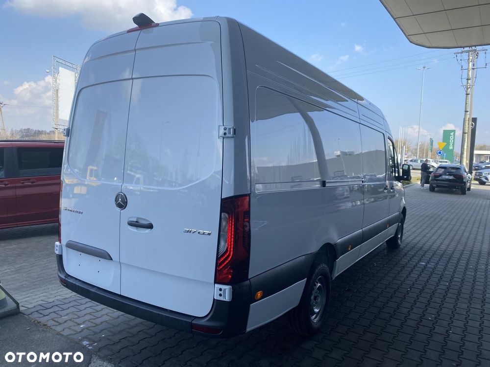 Mercedes-Benz Sprinter - 4