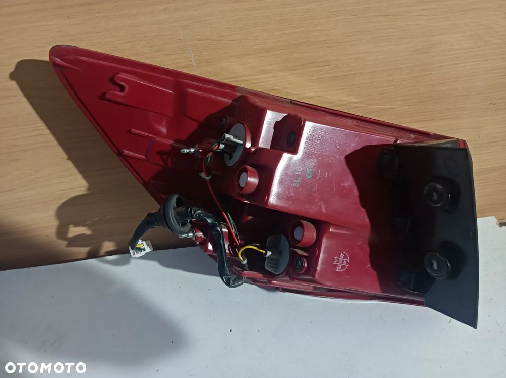 LAMPA PRAWA TYLNA  KIA CEED II KOMBI 92402A23 - 5