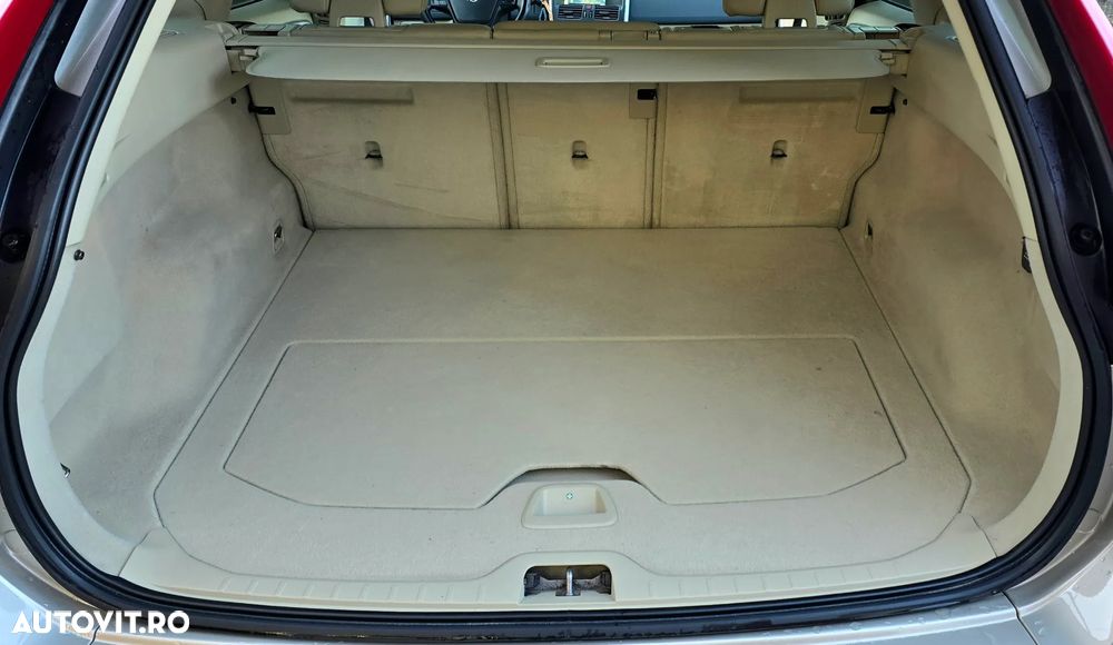 Volvo XC 60 D4 AWD Geartronic Kinetic - 36