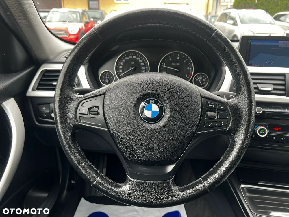 BMW Seria 3 320d Touring - 25