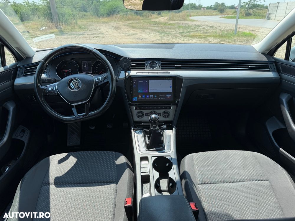 Volkswagen Passat 1.6 TDI Trendline - 16