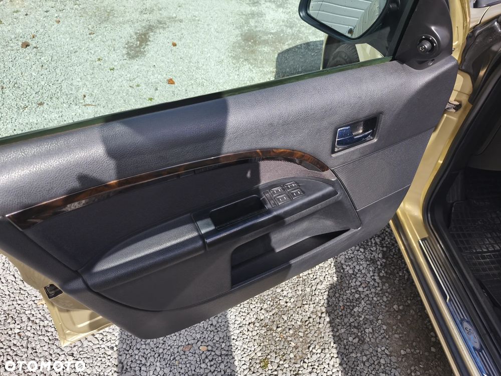 Ford Mondeo 1.8 Ambiente - 23