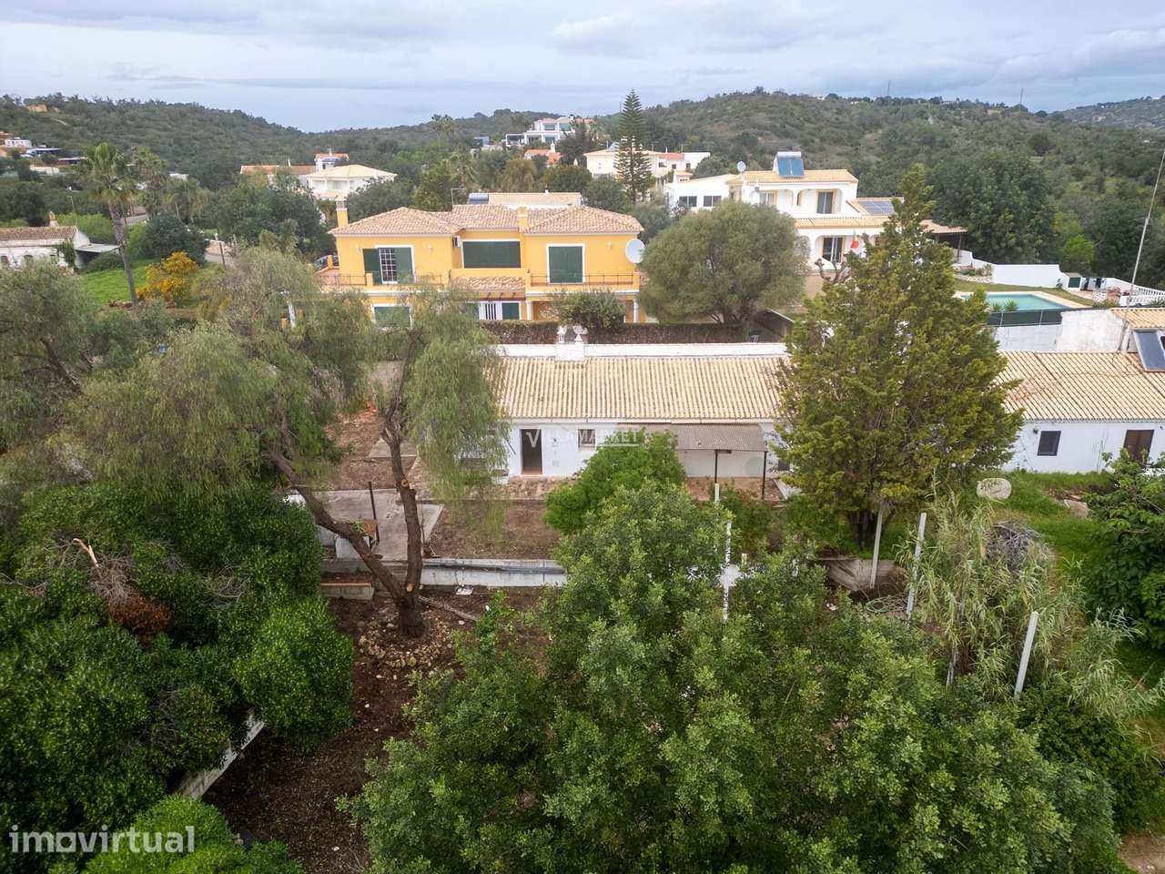 Moradia geminada V3 + 1 inserida num terreno com 651 m2 situada na Pat - Grande imagem: 5/45