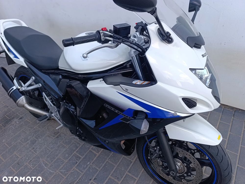 Suzuki GSX - 26