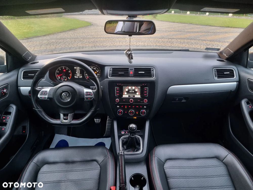 Volkswagen Jetta - 6