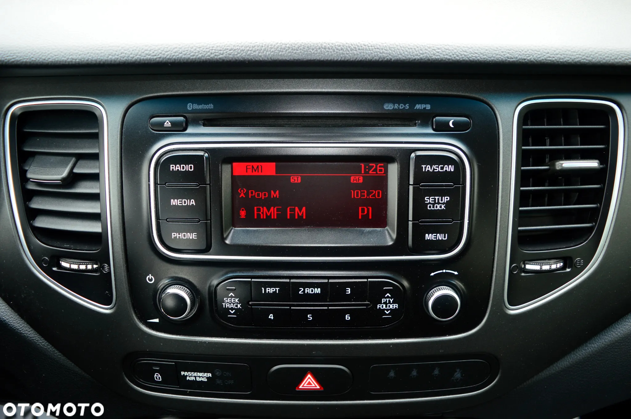 Kia Carens - 21