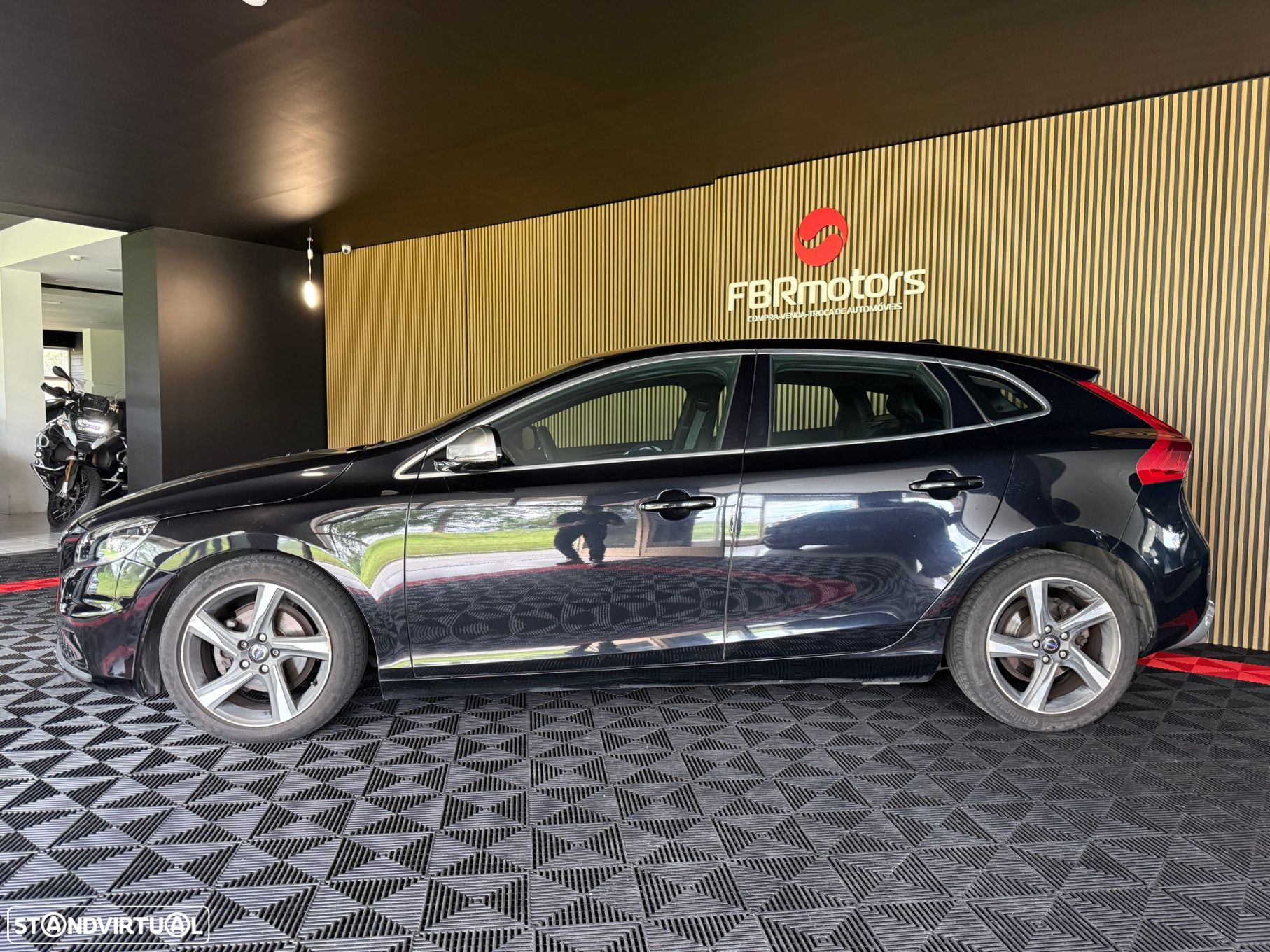 Volvo V40 1.6 D2 R-Design - 4